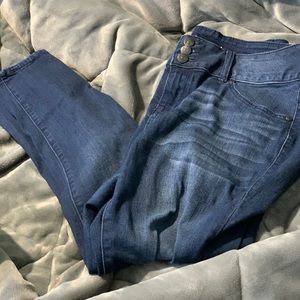 Avenue jegging triple button